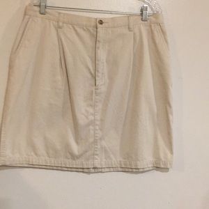 Eddie Bauer Women’s Skirt size 18 Knee high Zip-Fly Creme color Mint Condition
